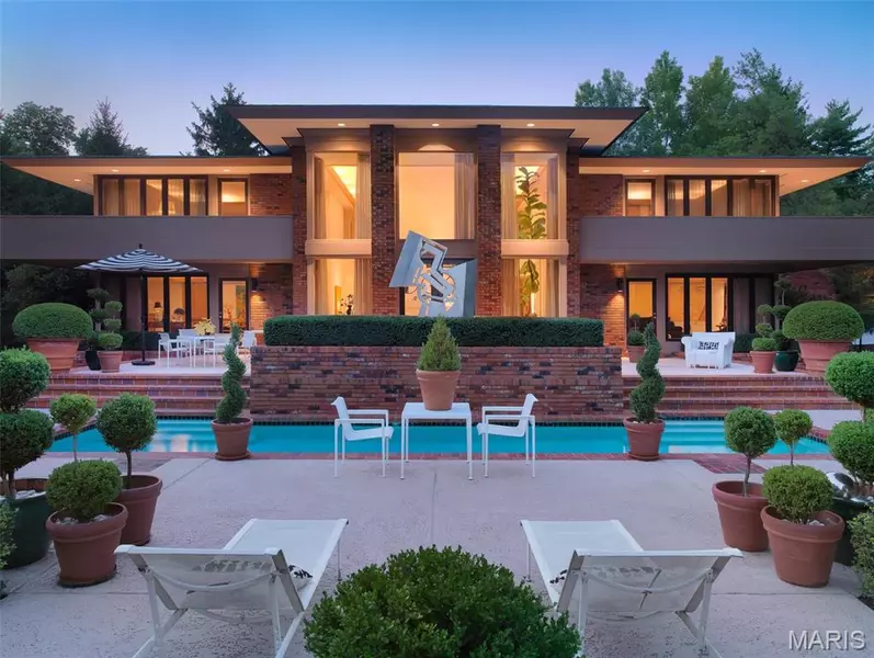 9104 Clayton RD, St Louis, MO 63124
