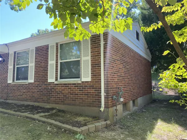 St Louis, MO 63136,1712 Grafton DR