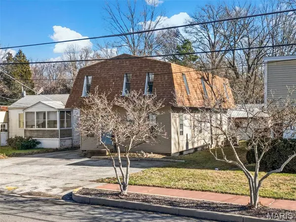 St Louis, MO 63114,2812 Woodson RD