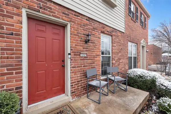 Ballwin, MO 63011,1203 Clarkson CT #1203