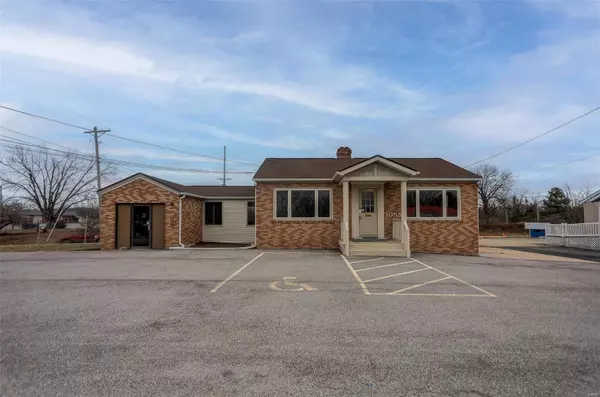 3055 Godfrey RD,  Godfrey,  IL 62035