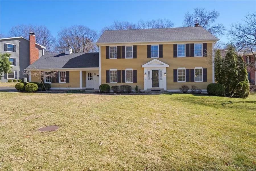 791 Haw Thicket LN, Des Peres, MO 63131