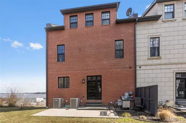 Cape Girardeau, MO 63701,331 N Main ST