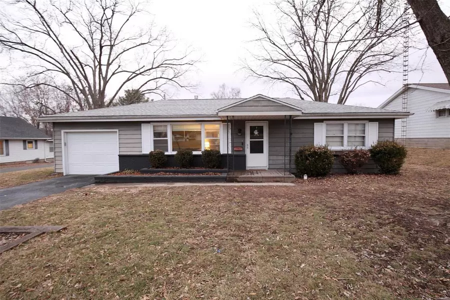 827 W Johnson ST, Vandalia, IL 62471