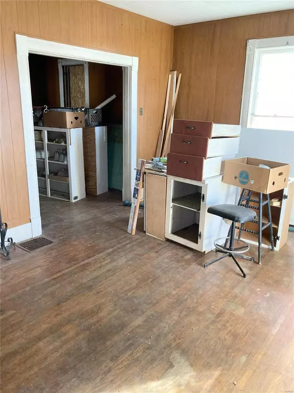 Houston, MO 65483,618 Hawthorn ST