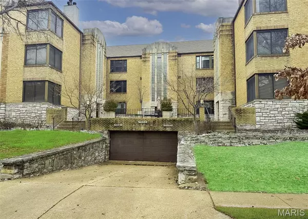 Clayton, MO 63105,7559 Byron PL #1E