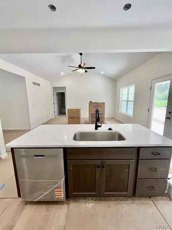 Labadie, MO 63055,100 Lake Hollow CT