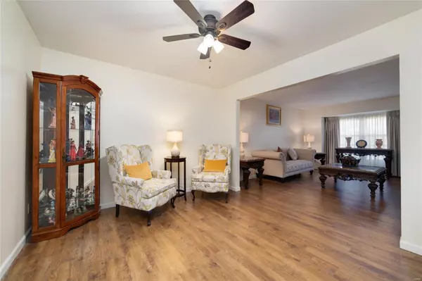 Florissant, MO 63033,6567 Dolphin CIR E