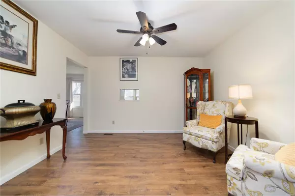 Florissant, MO 63033,6567 Dolphin CIR E