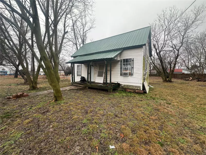 413 S Drake ST, Bernie, MO 63822