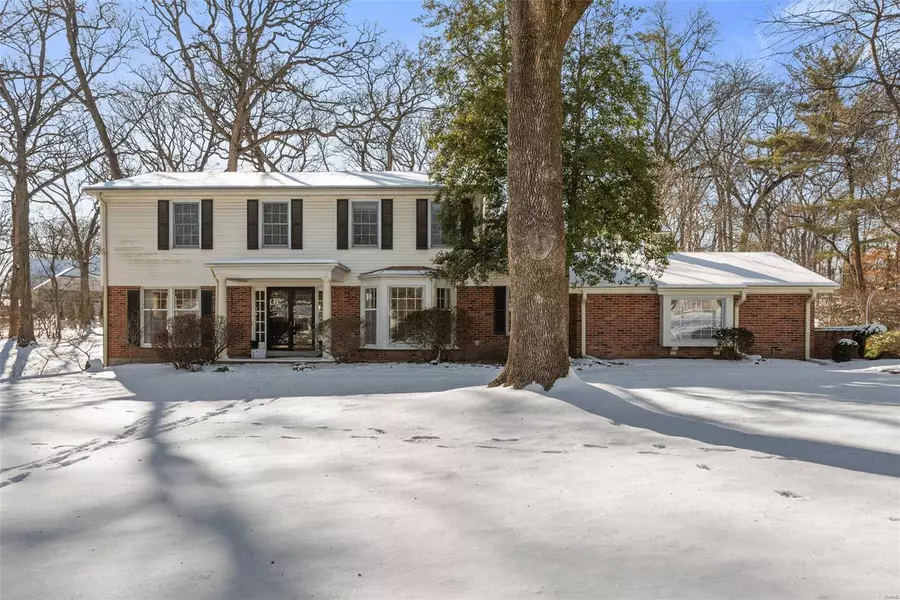 1611 Forest Aire ST, Frontenac, MO 63131