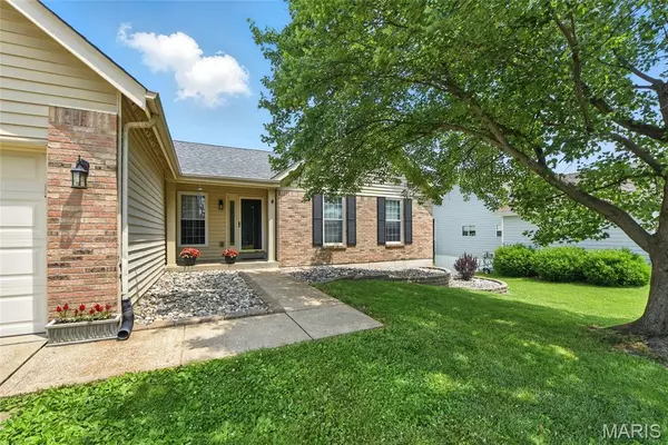 429 Arbor Meadow CT, Ballwin, MO 63021