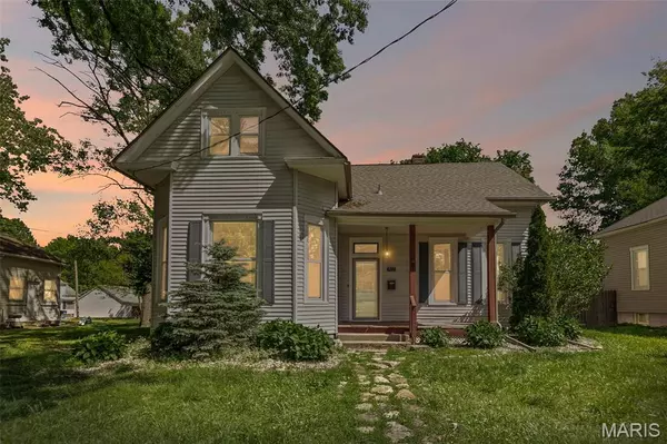 911 Grand AVE, Edwardsville, IL 62025