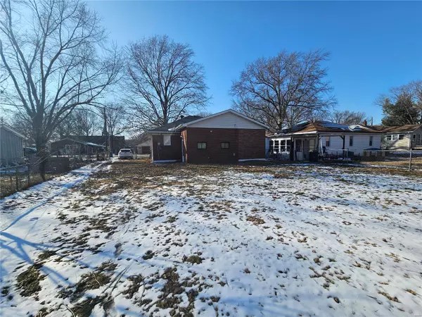 East Alton, IL 62024,16 Sullivan ST