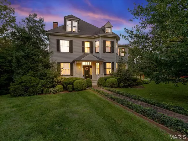156 Gray AVE, Webster Groves, MO 63119
