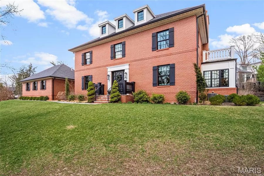 100 Daniel RD, St Louis, MO 63124