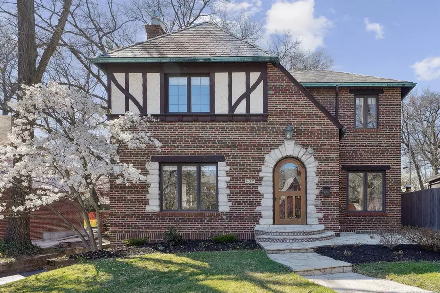 437 Mission CT, University City, MO 63130