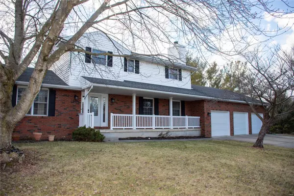 1007 Crestwood DR, Effingham, IL 62401