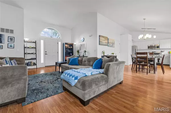 Florissant, MO 63033,2460 Indiancup DR