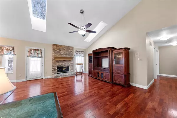 St Louis, MO 63123,9451 Southtowne Farms DR
