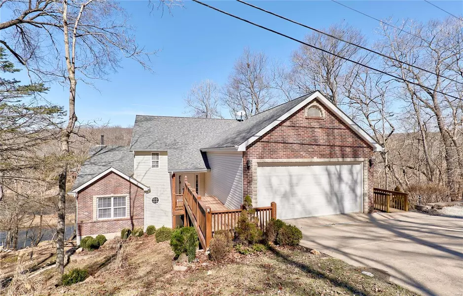 1348 S Lake Sherwood DR, Marthasville, MO 63357