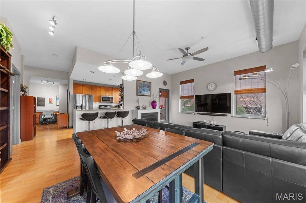 St Louis, MO 63141,652 Emerson RD #305