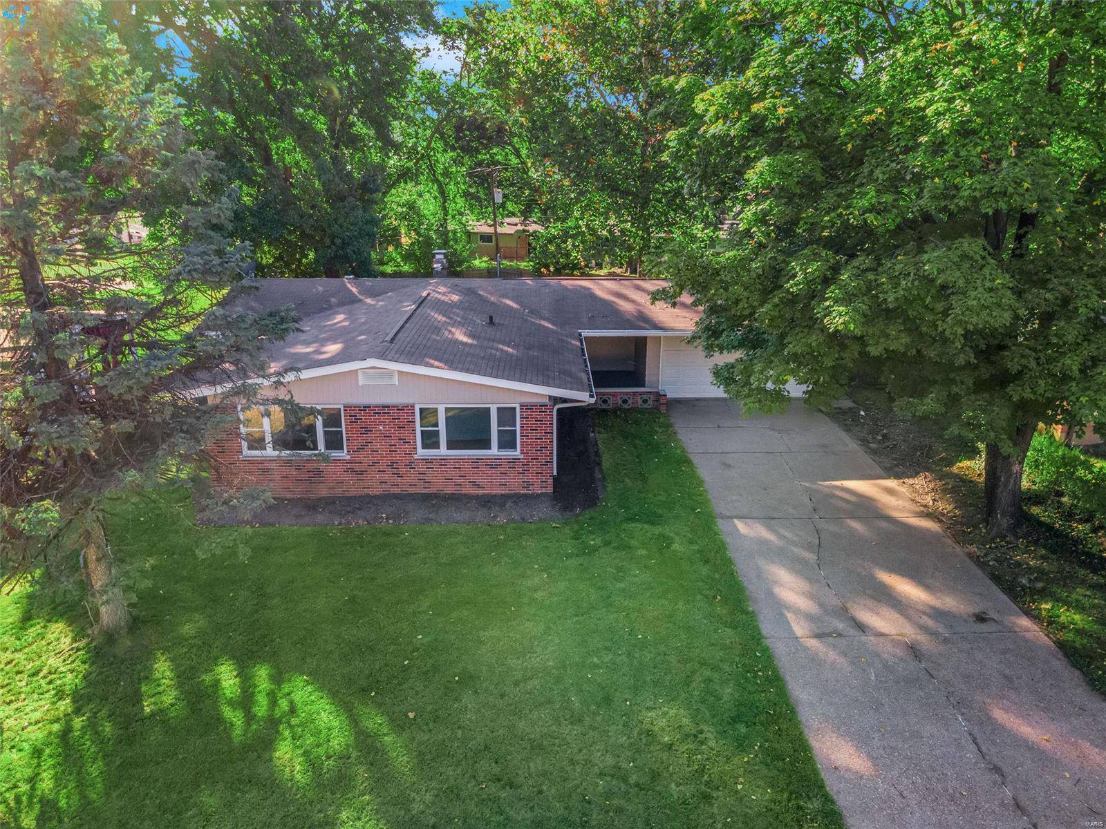 Florissant, MO 63033,1615 Bay Meadows DR