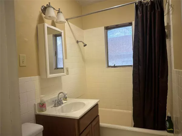 St Louis, MO 63114,2124 Wolter Ave
