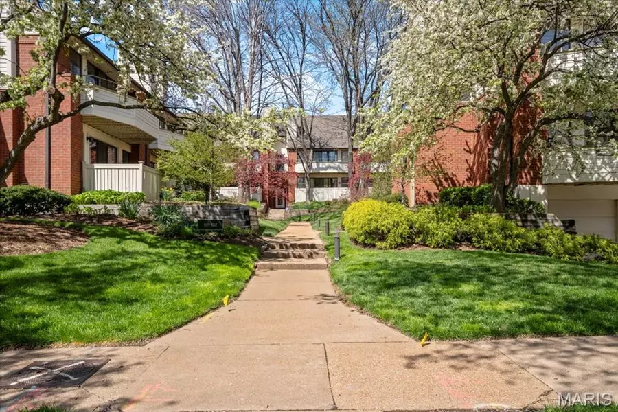 5587 Waterman BLVD #A, St Louis, MO 63112