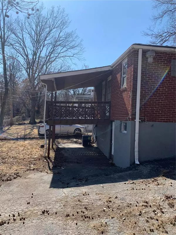 Jennings, MO 63136,5528 Bramlage Court