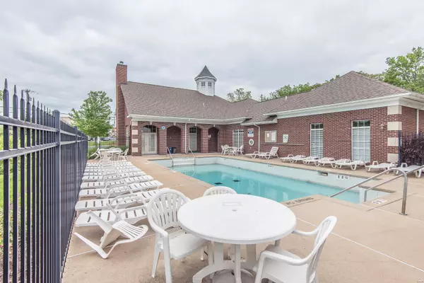 St Louis, MO 63129,33 Kassebaum LN #104