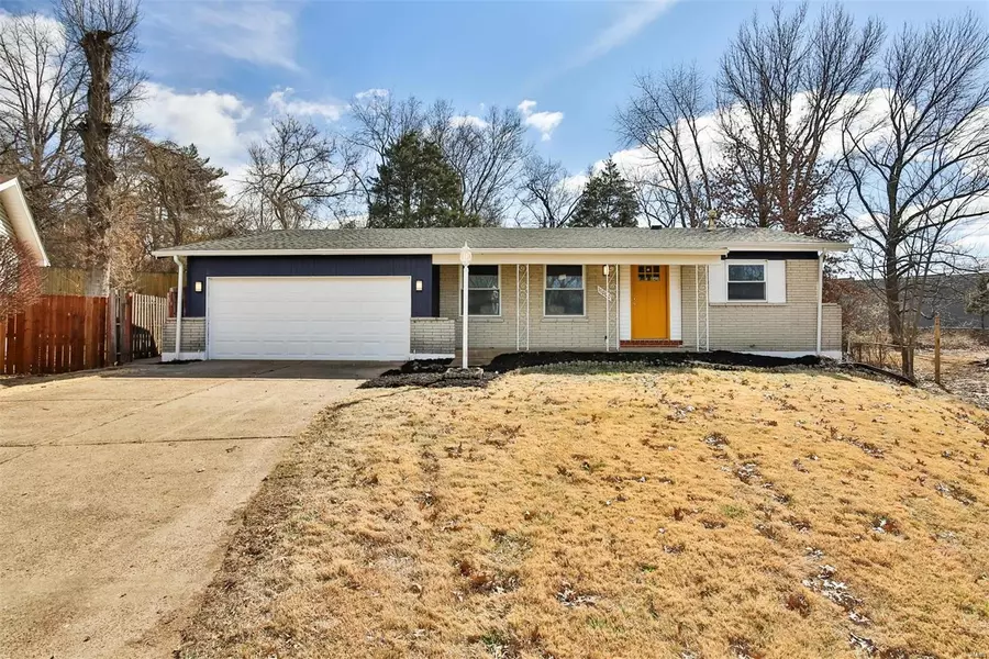 11000 Worchester DR, St Louis, MO 63136