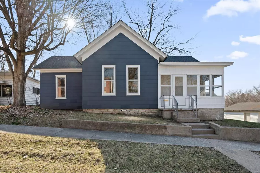 516 Jackson ST, Louisiana, MO 63353