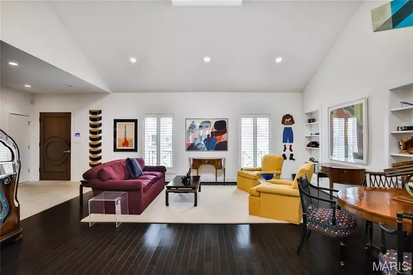 St Louis, MO 63105,220 Topton WAY