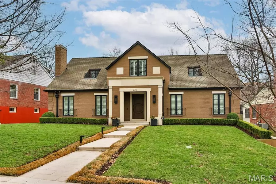 220 Topton WAY, St Louis, MO 63105