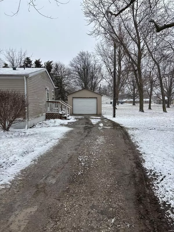 Shelbina, MO 63468,504 E. Mill Street