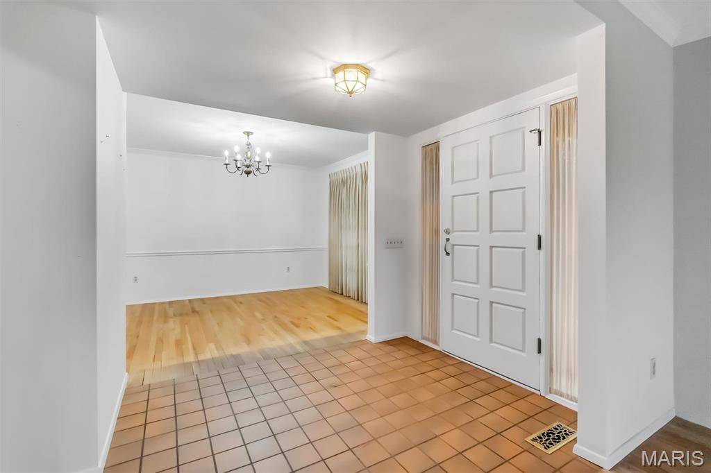 St Louis, MO 63141,13083 Ferntrails LN