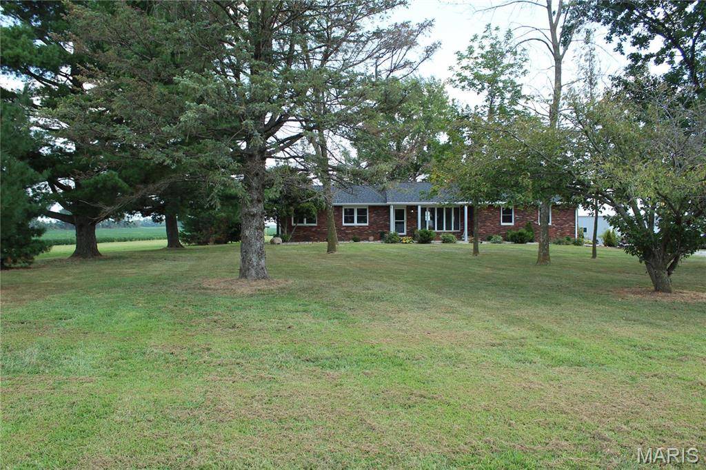 462 IL Route 127, Greenville, IL 62246