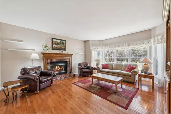 St Louis, MO 63123,10233 Tesson Valley CT