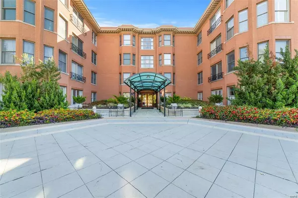 St Louis, MO 63105,750 S Hanley RD #470