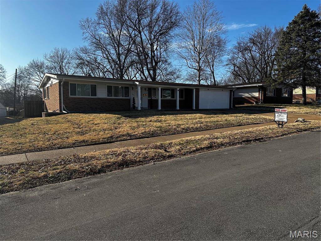 Florissant, MO 63033,1605 Bay Meadows DR