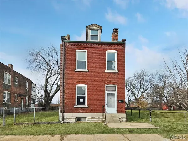 2025 E College AVE, St Louis, MO 63107