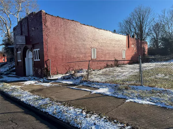 St Louis, MO 63115,4654 Saint Louis AVE