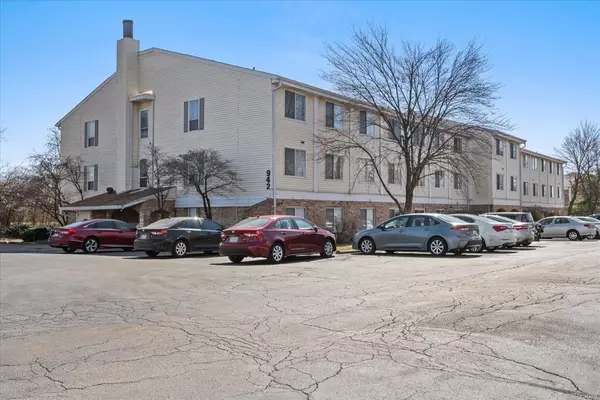 St Louis, MO 63141,942 Guelbreth Lane #303