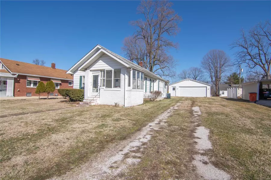 614 N 1st ST, Vandalia, IL 62471