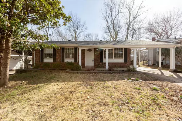 2414 Wesford DR, Maryland Heights, MO 63043