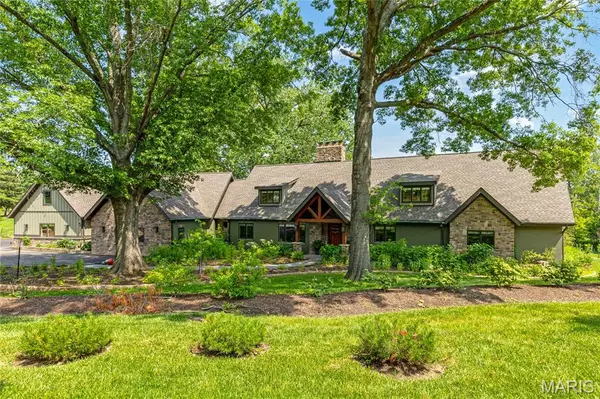 5 Glaizeview RD, Town And Country, MO 63017