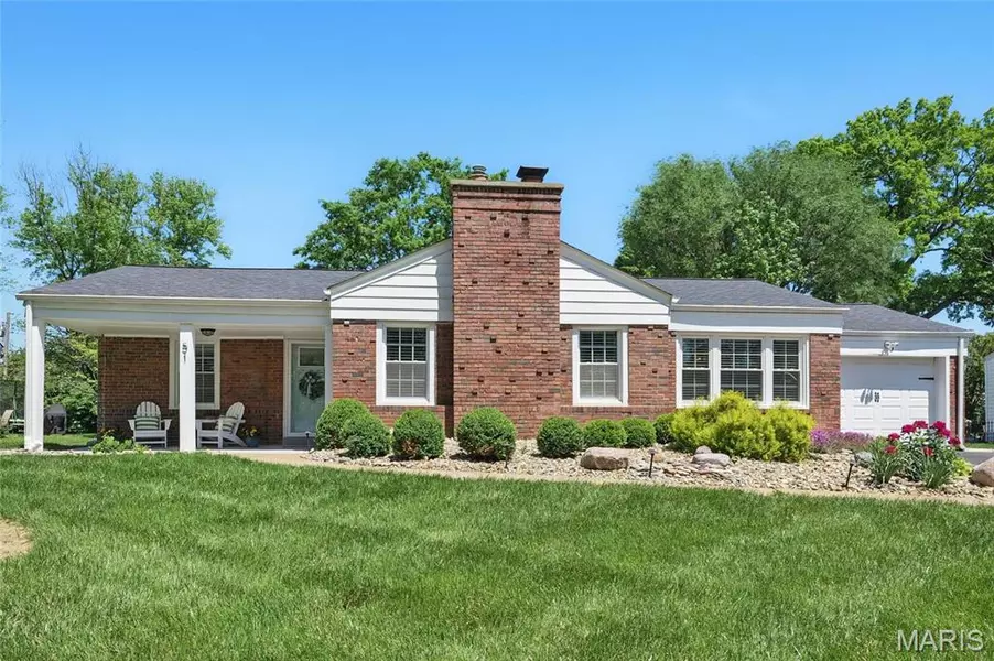 51 Tulip DR, St Louis, MO 63119