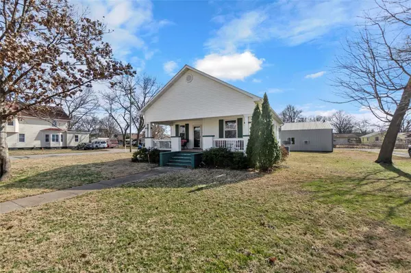 402 W Davidson AVE, Chaffee, MO 63740