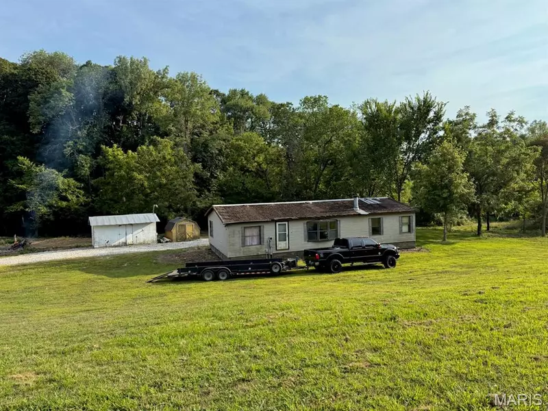 2740 Mullins RD, Millstadt, IL 62260